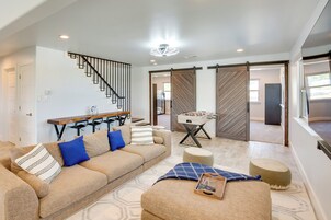 House (6 Bedrooms) | Interior