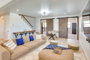 House (6 Bedrooms) | Interior
