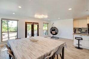 House (6 Bedrooms) | Interior