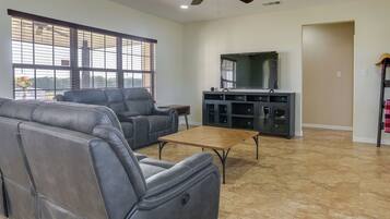 House (2 Bedrooms) | Interior