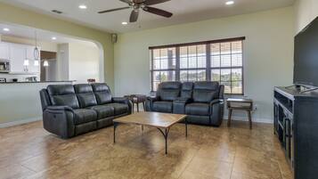 House (2 Bedrooms) | Interior