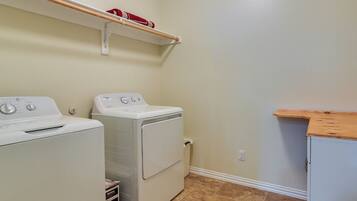 Nhà (2 Bedrooms) | Nội thất