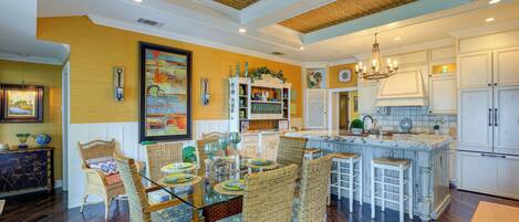 Talo (4 Bedrooms) | Sisätilat