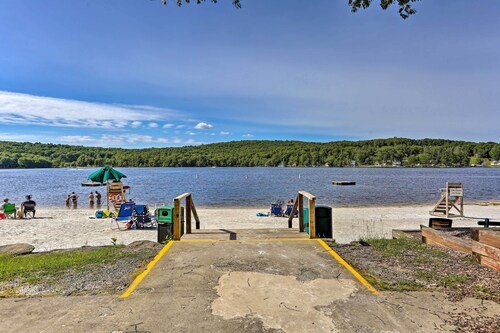 Pools & Ski Access: Lackawaxen Cottage w/ Deck!