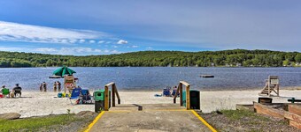 Pools & Ski Access: Lackawaxen Cottage w/ Deck!