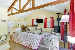 Interior - Pools & Ski Access: Lackawaxen Cottage w/ Deck! (Lackawaxen)