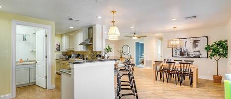 House (4 Bedrooms) | Interior