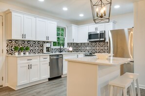 하우스 (4 Bedrooms) | 전용 주방 | 전자레인지, 오븐, 쿡탑, 식기 세척기