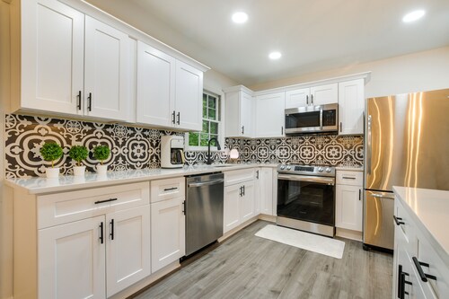 Charming Cary Home ~ 10 Mi to Downtown Raleigh!