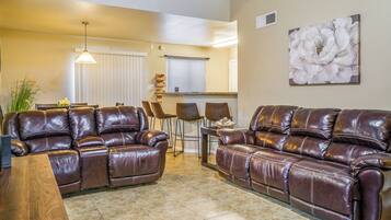 House (3 Bedrooms) | Front of property