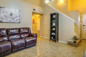 Interior - Sunny El Paso Home w/ Private Yard! (El Paso)