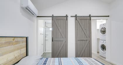 Sleek + Modern El Paso Retreat ~ 6 Mi to Downtown!