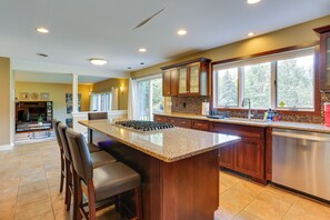 House (4 Bedrooms) | Interior