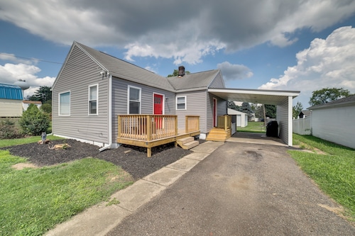 Deck & Patio: Inviting Abode in Natrona Heights!