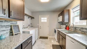 House (2 Bedrooms) | Interior