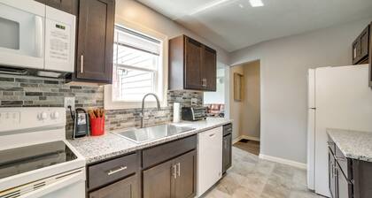 Deck & Patio: Inviting Abode in Natrona Heights!