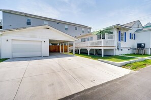 House (3 Bedrooms) | Interior - Carolina Beach Home w/ Private Deck: Walk to Shore (Carolina Beach)