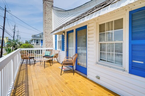 Carolina Beach Home w/ Private Deck: Walk to Shore