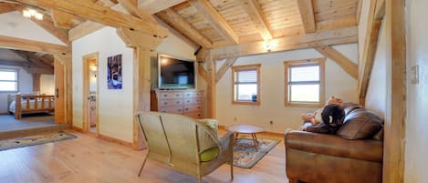 House (6 Bedrooms) | Interior