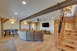 House (6 Bedrooms) | Interior