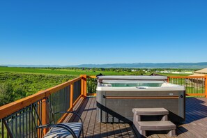 House (6 Bedrooms) | Interior