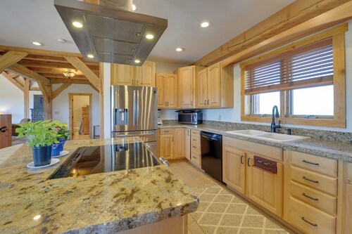 23 Mi to Targhee Skiing: Felt Cabin w/ Hot Tub!