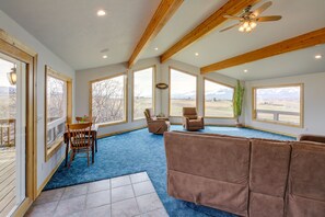 TV, fireplace, books - Corvallis 'coyote Creek House' w/ Mountain Views! (Corvallis)
