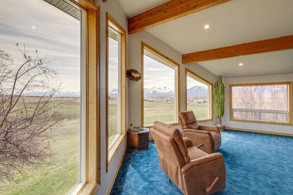 Interior - Corvallis 'coyote Creek House' w/ Mountain Views! (Corvallis)