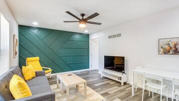 Apartment (2 Bedrooms) | Front of property