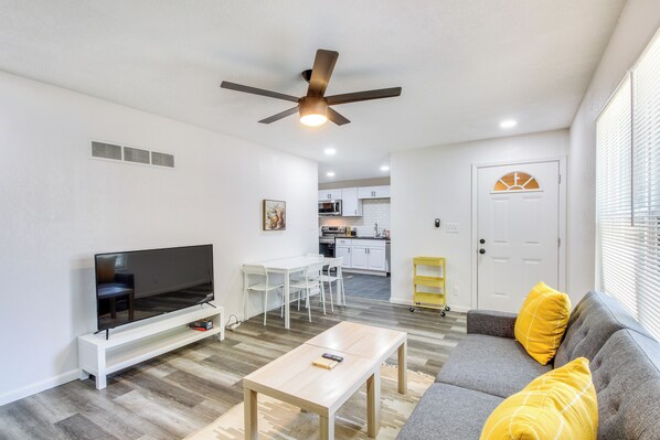 Apartment (2 Bedrooms) | Interior - Pet-friendly Overland Park Condo With Pool Access! (Lenexa)