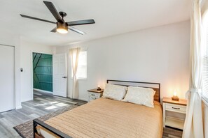 Apartment (2 Bedrooms) | Interior - Pet-friendly Overland Park Condo With Pool Access! (Lenexa)