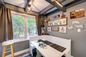 Dining - Beech Mountain Home w/ Fire Pit < 1 Mi to Skiing! (Banner Elk)