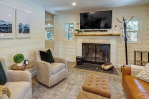 House (2 Bedrooms) | Interior - 'pine & Peak Cabin' in Big Bear ~ 5 Mi to Lake (Big Bear City)