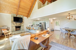 Interior - Wooded Retreat w/ Decks & Views in Beech Mountain! (Banner Elk)