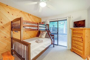 Interior - Ski, Hike & Explore! All-season Condo in Beech Mtn (Banner Elk)