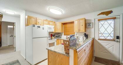Walk to Ski Lift: Beech Mountain Condo