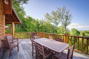 Interior - Stunning Cabin w/ Fire Pit in Banner Elk! (Banner Elk)