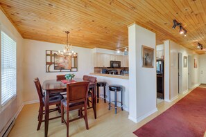 Interior - Hike, Bike & Fish: Condo w/ Deck in Beech Mountain (Banner Elk)