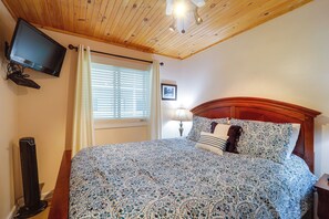 Interior - Hike, Bike & Fish: Condo w/ Deck in Beech Mountain (Banner Elk)