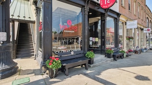 A storefront with a sign for 'Millers Creamery' offering ice cream and shakes. - Sleek Millersburg Apartment in Downtown! (Millersburg)
