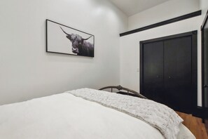 Apartment (1 Bedroom) | Interior - Sleek Millersburg Apartment in Downtown! (Millersburg)