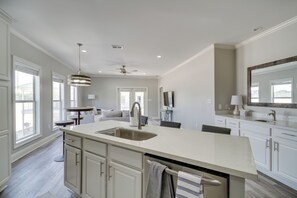 Apartment (2 Bedrooms) | Interior - Pet-friendly Vacation Rental in Biloxi Near Beach! (Biloxi)