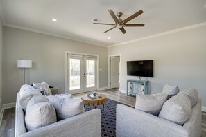 Apartment (2 Bedrooms) | Interior - Pet-friendly Vacation Rental in Biloxi Near Beach! (Biloxi)