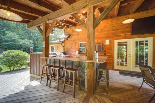 7 Mi to Beech Mountain Skiing: Home w/ Fire Pit