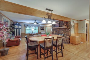 Interior - Peaceful All-season Base w/ Fire Pit in Banner Elk (Banner Elk)