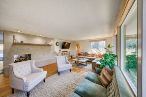 TV, mesa de pingue-pongue