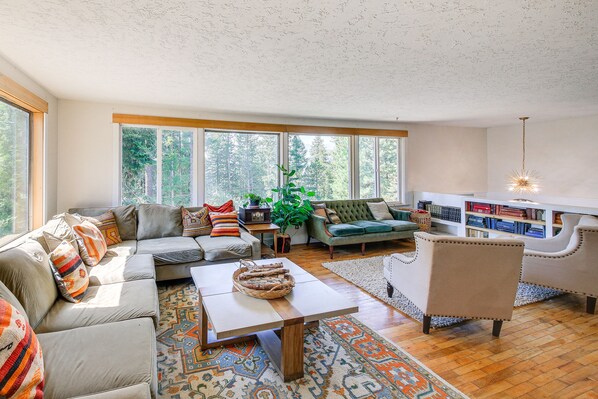 TV, mesa de pingue-pongue