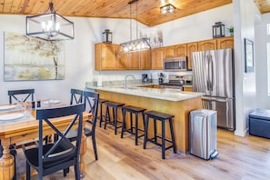 House (3 Bedrooms) | Interior