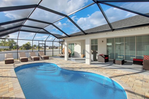 Furnished Lanai & Yard: Comfy Lehigh Acres Getaway