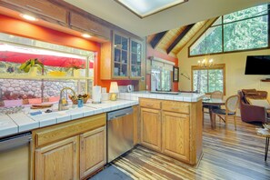 Microwave, oven, stovetop, dishwasher - Lake Arrowhead Cabin w/ Decks < 2 Mi to Village! (Bullhead City)